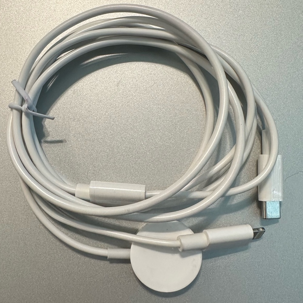 Apple Watch/IPhone combination charger